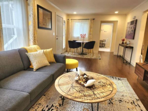 Cozy contemporary 2BR with Sofa bed in the office